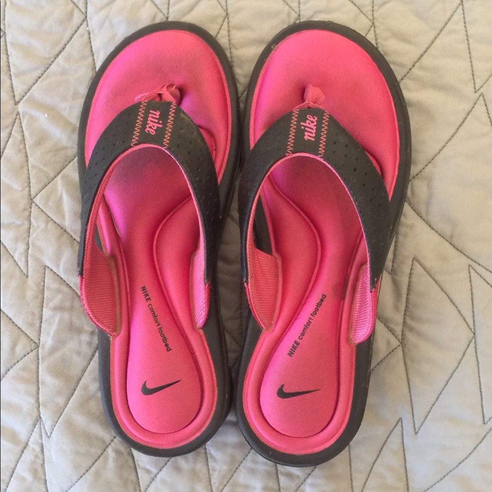 🌼Women’s Nike flip flops🌼